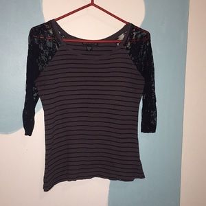 American Dream size medium women 3/4 sleeve top